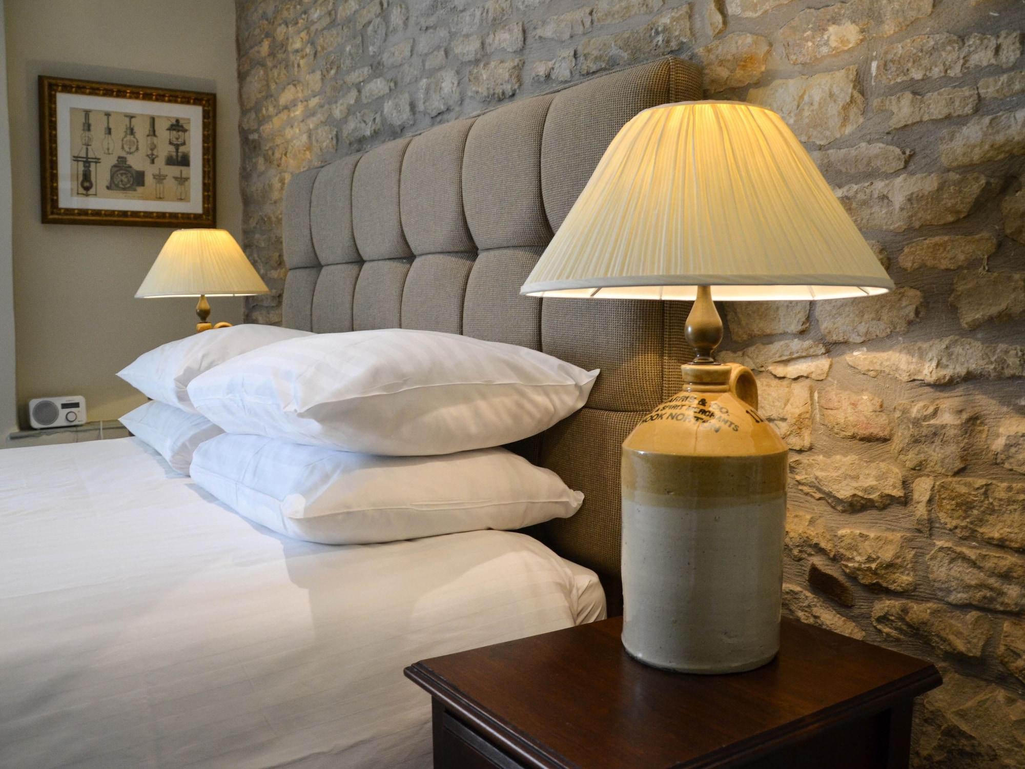 The Fox Hotel Chipping Norton Exterior photo